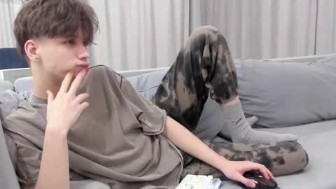 your_shy_guy online show from February 8, 8:10 pm