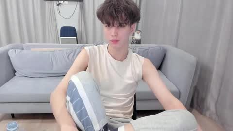 your_shy_guy online show from February 13, 9:49 pm