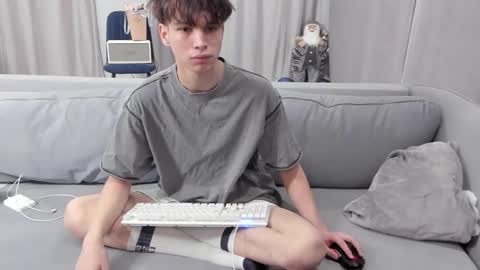 your_shy_guy online show from February 14, 6:40 pm