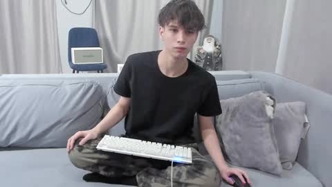 your_shy_guy online show from February 17, 6:37 pm