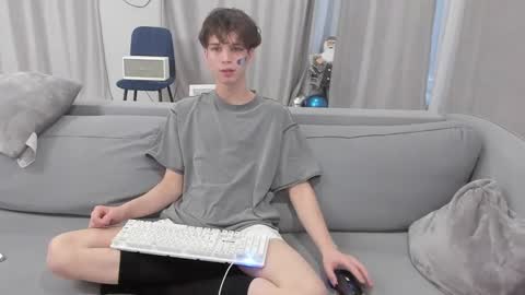 your_shy_guy online show from March 3, 1:53 pm