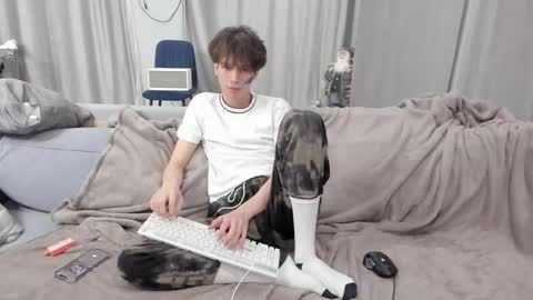 your_shy_guy online show from March 10, 8:34 pm