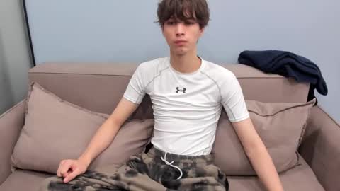 your_shy_guy online show from September 18, 6:10 pm