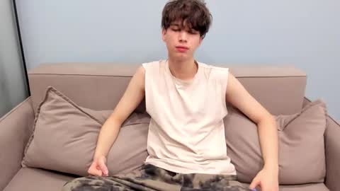 your_shy_guy online show from November 10, 6:12 am