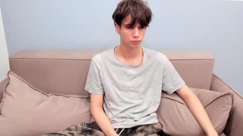 your_shy_guy online show from November 15, 5:27 am