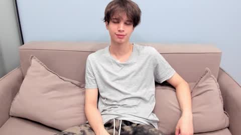 your_shy_guy online show from November 27, 10:34 pm