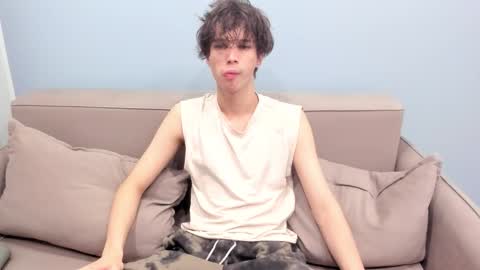 your_shy_guy online show from January 8, 7:27 pm