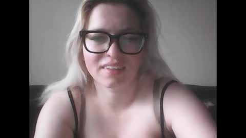 Roxy online show from May 31, 12:01 pm