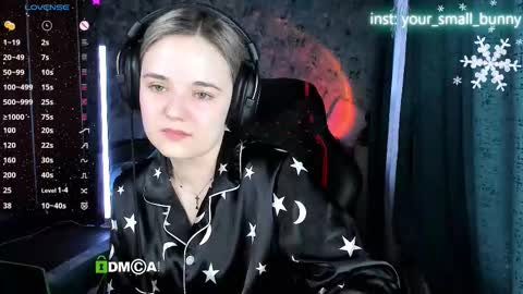 Snapshot of your_small_bunny chatting on February 25, 2:10 am Molly online show from February 25, 2:10 am