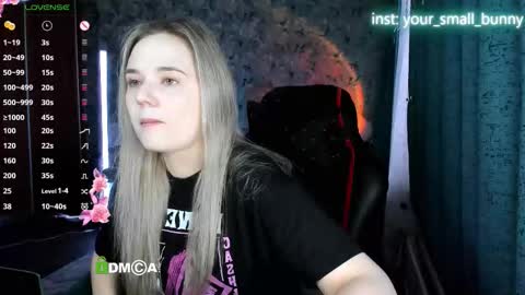 Snapshot of your_small_bunny chatting on March 24, 2:05 am Molly online show from March 24, 2:05 am