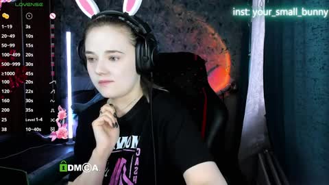 Snapshot of your_small_bunny chatting on March 27, 2:17 am Molly online show from March 27, 2:17 am