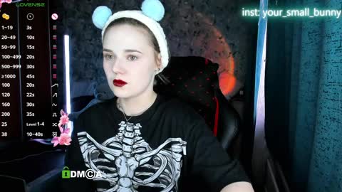 Snapshot of your_small_bunny chatting on April 7, 2:01 am Molly online show from April 7, 2:01 am