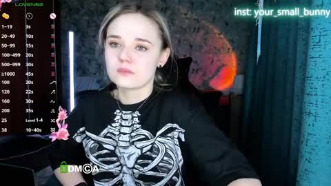 Snapshot of your_small_bunny chatting on April 10, 2:06 am Molly online show from April 10, 2:06 am