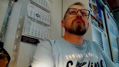 Snapshot of your_tipie chatting on October 17, 11:13 am your_tipie online show from October 17, 11:13 am