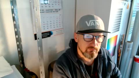 Snapshot of your_tipie chatting on October 22, 7:52 am your_tipie online show from October 22, 7:52 am