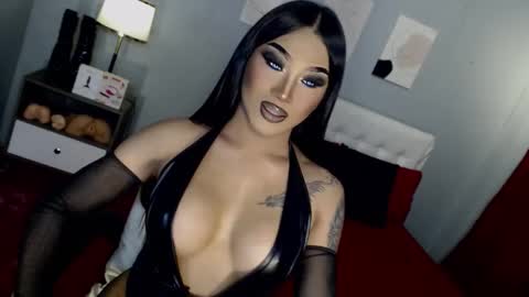 TRICXIEBELLE online show from December 2, 11:00 pm