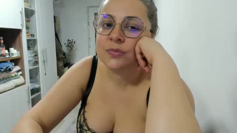 Snapshot of your_victoria chatting on February 13, 6:59 pm Your Victoria online show from February 13, 6:59 pm