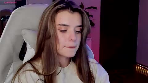 Anikka online show from October 4, 8:40 pm