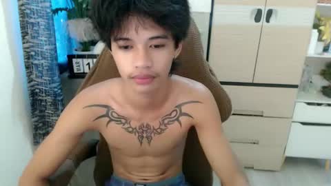 Snapshot of yourasian_eric chatting on March 10, 11:32 pm yourasian_eric online show from March 10, 11:32 pm