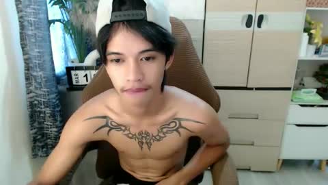 Snapshot of yourasian_eric chatting on March 18, 12:47 am yourasian_eric online show from March 18, 12:47 am