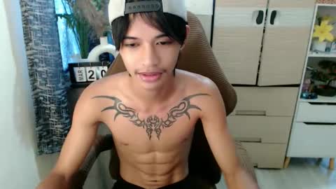 Snapshot of yourasian_eric chatting on March 21, 1:32 am yourasian_eric online show from March 21, 1:32 am