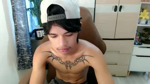 Snapshot of yourasian_eric chatting on March 27, 2:17 am yourasian_eric online show from March 27, 2:17 am