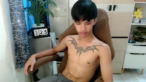 Snapshot of yourasian_eric chatting on March 28, 12:32 am yourasian_eric online show from March 28, 12:32 am
