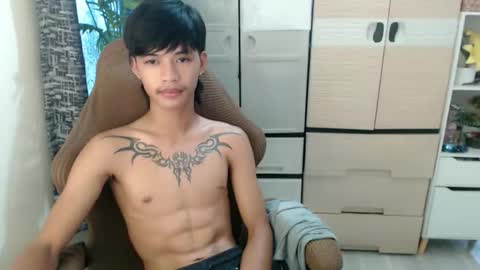 Snapshot of yourasian_eric chatting on April 11, 6:07 am yourasian_eric online show from April 11, 6:07 am
