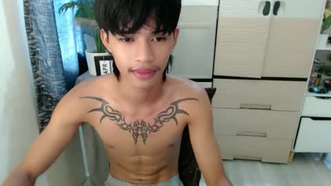 Snapshot of yourasian_eric chatting on April 25, 7:55 am yourasian_eric online show from April 25, 7:55 am