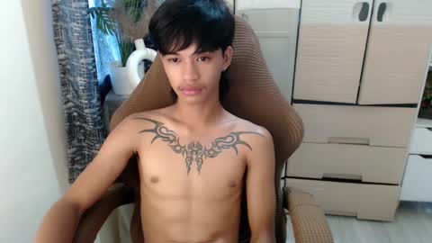 Snapshot of yourasian_eric chatting on April 29, 3:32 am yourasian_eric online show from April 29, 3:32 am
