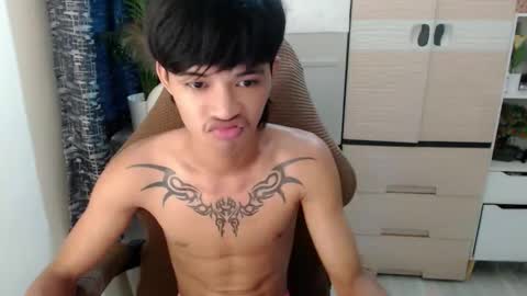 Snapshot of yourasian_eric chatting on April 30, 8:53 am yourasian_eric online show from April 30, 8:53 am
