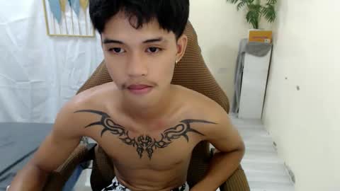 Snapshot of yourasian_eric chatting on May 19, 6:31 am yourasian_eric online show from May 19, 6:31 am