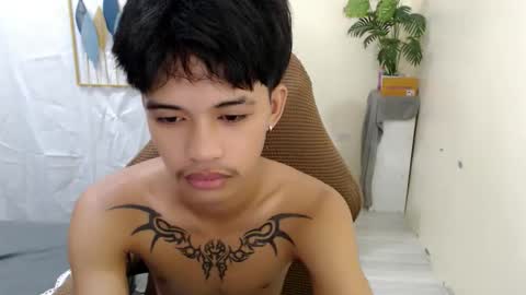 Snapshot of yourasian_eric chatting on May 21, 4:19 am yourasian_eric online show from May 21, 4:19 am