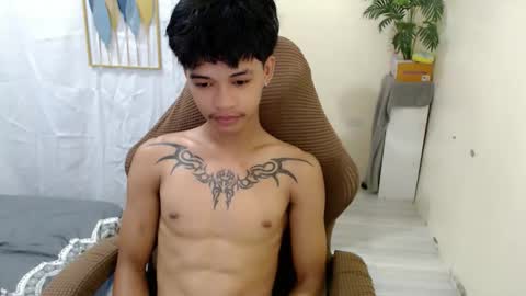 Snapshot of yourasian_eric chatting on May 24, 3:22 am yourasian_eric online show from May 24, 3:22 am