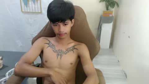 Snapshot of yourasian_eric chatting on June 15, 5:53 am yourasian_eric online show from June 15, 5:53 am