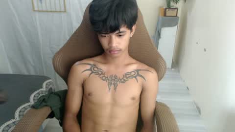 Snapshot of yourasian_eric chatting on June 29, 8:31 am yourasian_eric online show from June 29, 8:31 am
