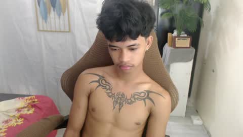 Snapshot of yourasian_eric chatting on July 7, 3:20 am yourasian_eric online show from July 7, 3:20 am