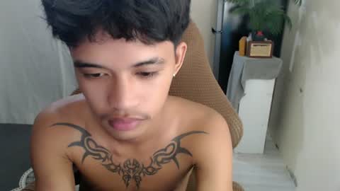 Snapshot of yourasian_eric chatting on July 10, 3:25 pm yourasian_eric online show from July 10, 3:25 pm