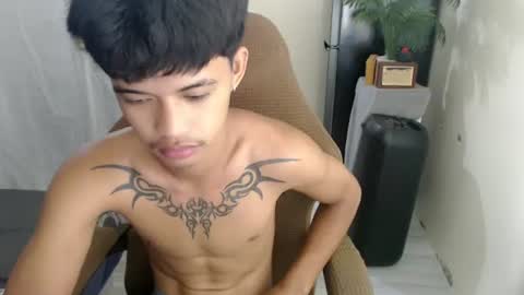 Snapshot of yourasian_eric chatting on July 14, 9:36 am yourasian_eric online show from July 14, 9:36 am
