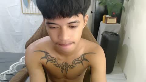 Snapshot of yourasian_eric chatting on July 15, 2:06 am yourasian_eric online show from July 15, 2:06 am