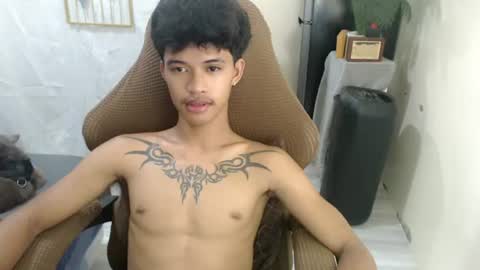 Snapshot of yourasian_eric chatting on July 17, 1:18 pm yourasian_eric online show from July 17, 1:18 pm