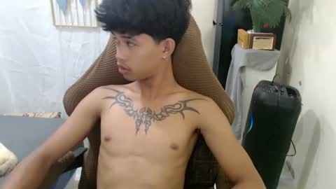 Snapshot of yourasian_eric chatting on July 19, 5:00 am yourasian_eric online show from July 19, 5:00 am