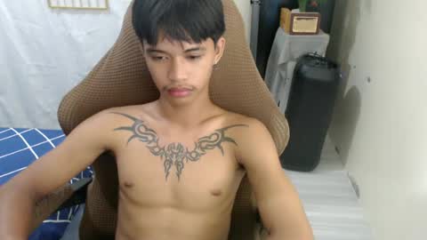 Snapshot of yourasian_eric chatting on July 27, 10:11 am yourasian_eric online show from July 27, 10:11 am