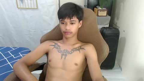Snapshot of yourasian_eric chatting on August 1, 6:34 am yourasian_eric online show from August 1, 6:34 am