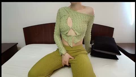 Snapshot of yourbaby85 chatting on October 19, 10:16 am Jo online show from October 19, 10:16 am