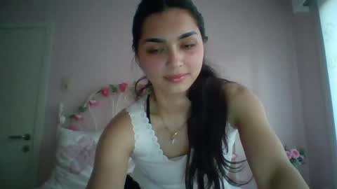 Snapshot of yourbella37 chatting on May 27, 7:44 pm yourbella37 online show from May 27, 7:44 pm