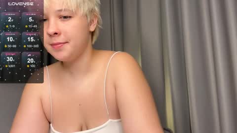 Snapshot of yourbunnymi chatting on April 7, 8:09 pm Eva online show from April 7, 8:09 pm