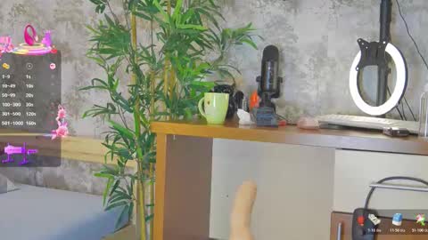 Anna online show from November 8, 8:07 pm