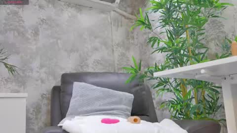 Snapshot of yourburnwish chatting on April 19, 7:05 pm Anna online show from April 19, 7:05 pm