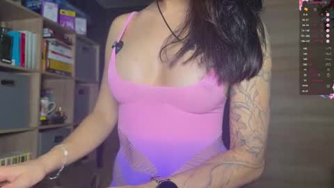 Mia online show from November 8, 2:28 pm